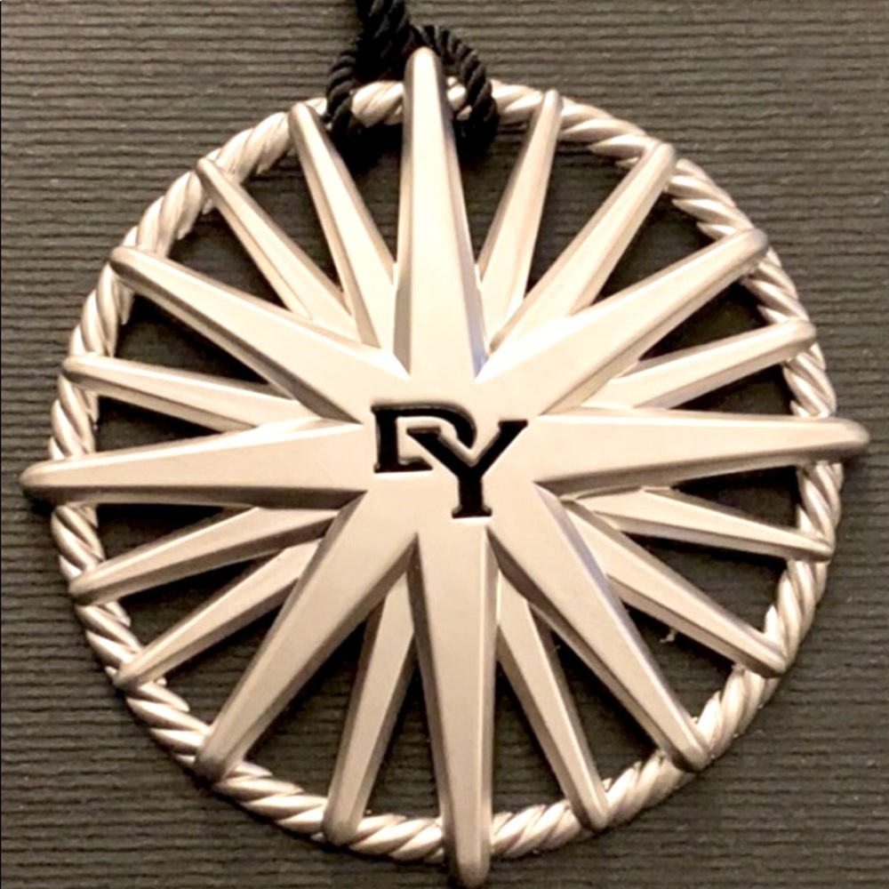 DO NOT BUY. In search of DY CHRISTMAS ORNAMENT.